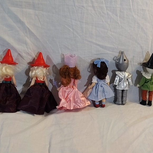 Madame Alexander Wizard of Oz Doll Set with Red, Pink, and Silver Outfits - Picture 2 of 9